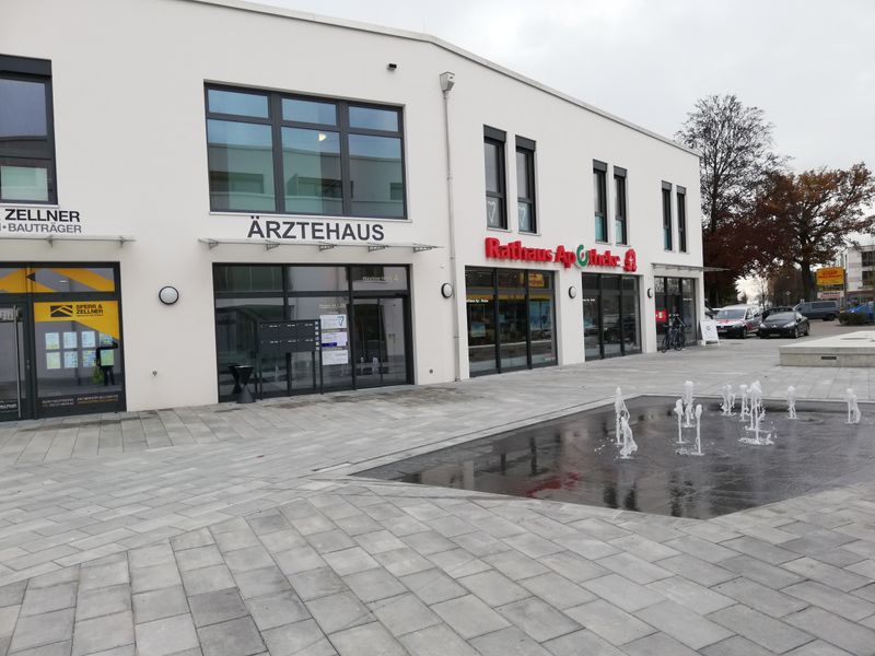 Frontansicht Ärztehaus und Therapiezentrum Poing